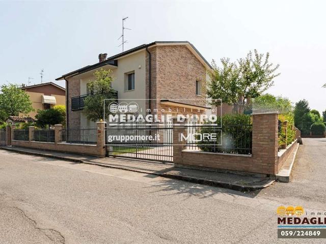 Villetta bifamiliare in vendita di 285 m² in Via delle Dune, 9