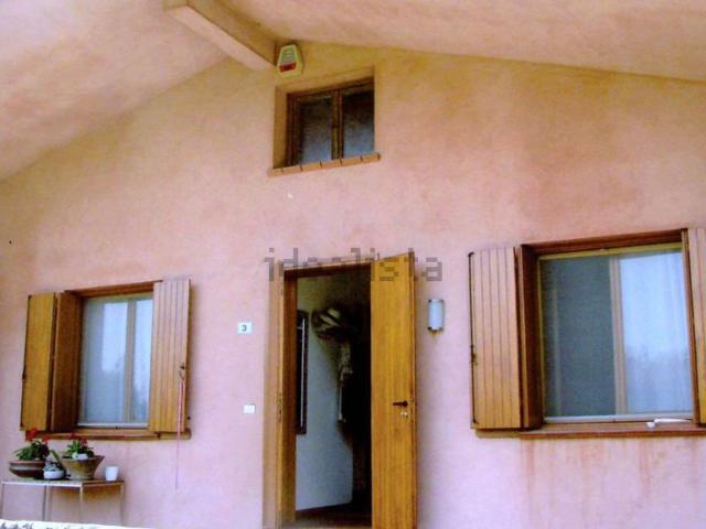 Villetta bifamiliare in vendita di 285 m² in Via Nuova Fratte, 61