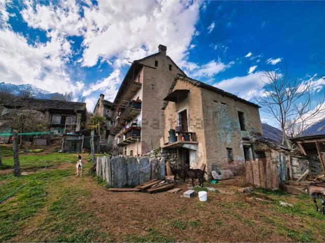 Villetta bifamiliare in vendita di 285 m² in Via Sempione