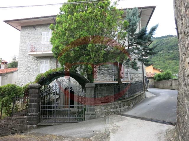 Villetta bifamiliare in vendita di 285 m²