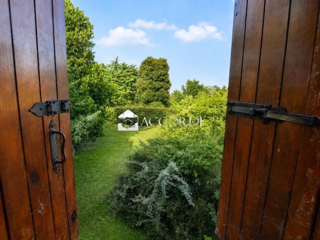 Villetta bifamiliare in vendita di 285 m² in Via Roma