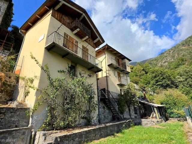 Villetta bifamiliare in vendita di 286 m² in Frazione Sassaia, 6