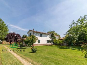 Villetta bifamiliare in vendita di 286 m² in Via Pilastrino