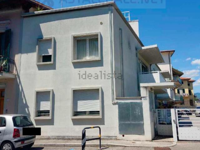 Villetta bifamiliare in vendita di 288 m² in Via Andrea della Robbia, 17