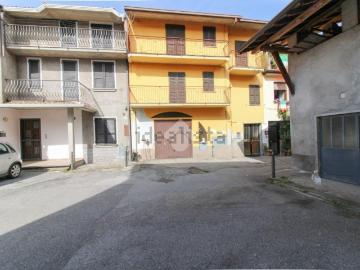 Villetta bifamiliare in vendita di 288 m² in Via Bernardelli