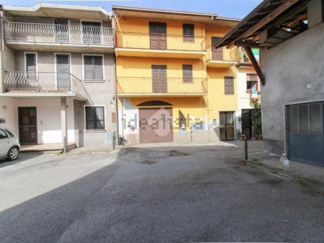 Villetta bifamiliare in vendita di 288 m² in Via Bernardelli