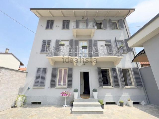 Villetta bifamiliare in vendita di 289 m² in Via Repubblica, 5