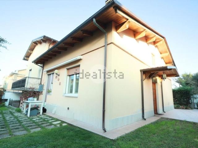 Villetta bifamiliare in vendita di 293 m² in Via Campo di Giove, 9