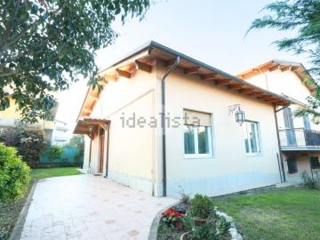 Villetta bifamiliare in vendita di 293 m² in Via Campo di Giove, 9