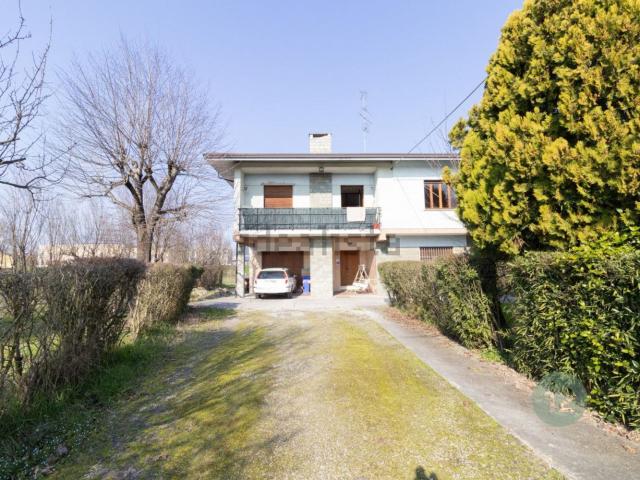 Villetta bifamiliare in vendita di 293 m² in Via Due Ponti, 81