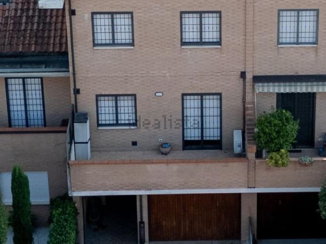 Villetta bifamiliare in vendita di 293 m² in Via Fratelli Rosselli, 16