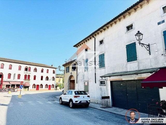 Villetta bifamiliare in vendita di 290 m² in Piazza Guglielmo Marconi, 13