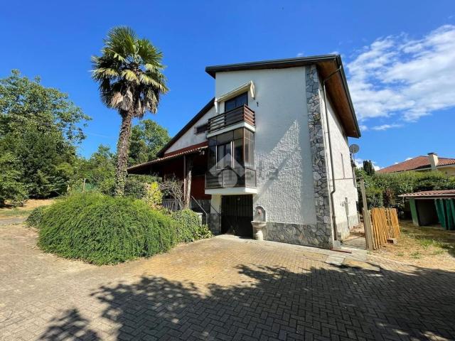 Villetta bifamiliare in vendita di 290 m² in Strada Sabena, 48