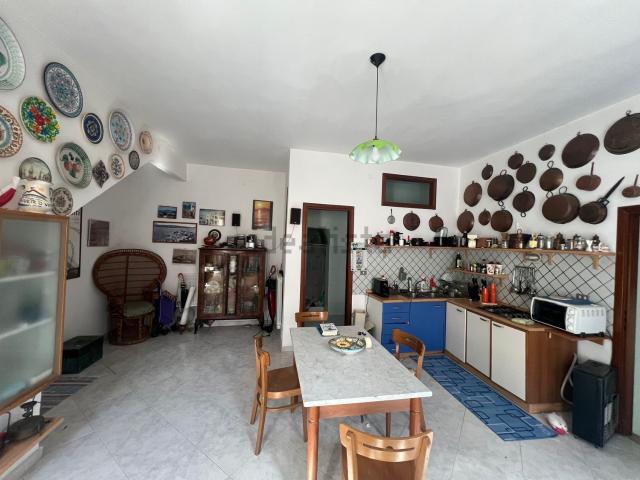 Villetta bifamiliare in vendita di 290 m² in Vico Fuoco, 9