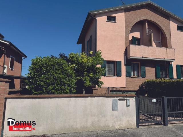 Villetta bifamiliare in vendita di 290 m² in Via Torun