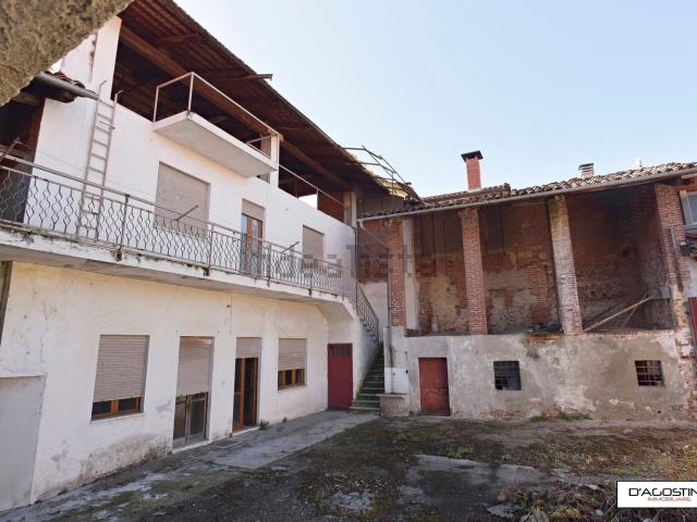 Villetta bifamiliare in vendita di 290 m² in Via Umberto I, 24