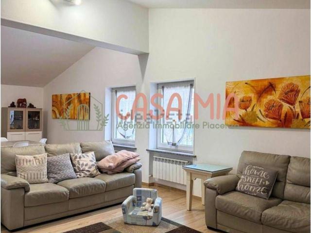 Villetta bifamiliare in vendita di 290 m² in Via Case Chiesa