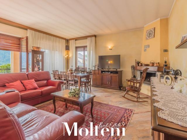 Villetta bifamiliare in vendita di 290 m² in Via del Viandante
