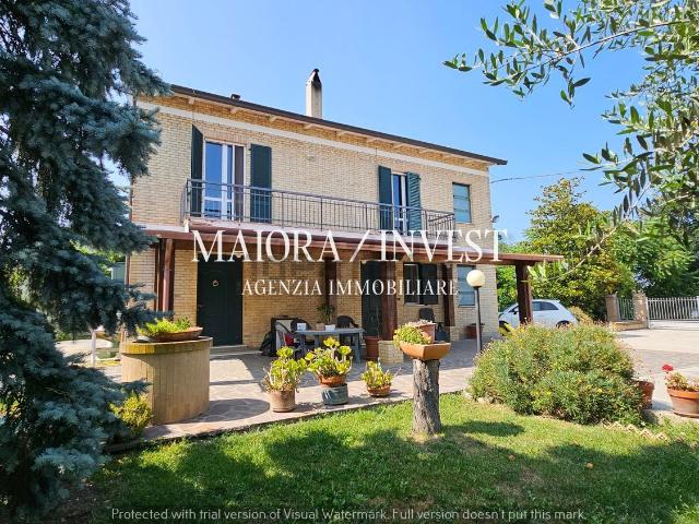 Villetta bifamiliare in vendita di 290 m² in Via Fiobbo, 14