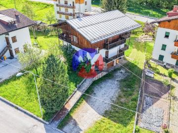 Villetta bifamiliare in vendita di 290 m² in Via Focobon, 6