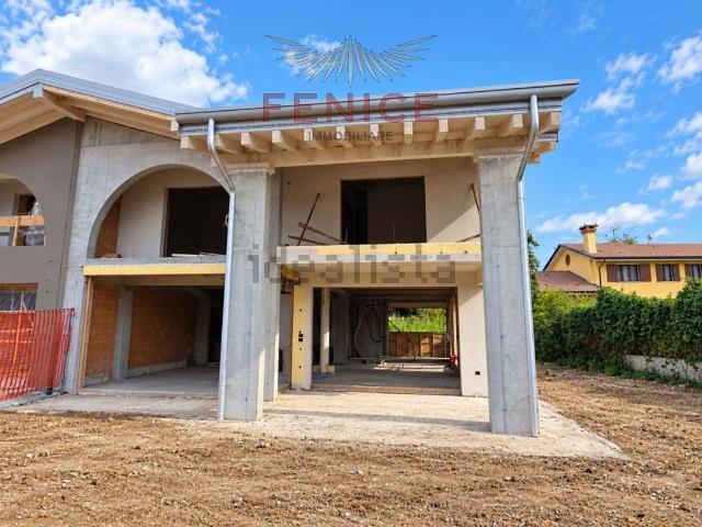 Villetta bifamiliare in vendita di 290 m² in Via G. Matteotti