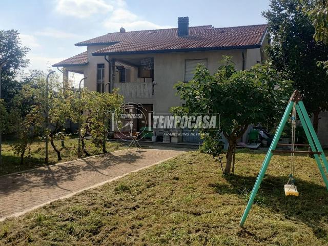 Villetta bifamiliare in vendita di 290 m² in Via Padova, 59