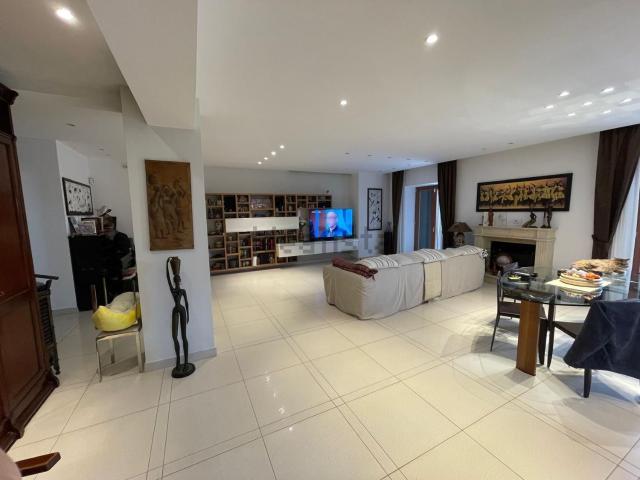 Villetta bifamiliare in vendita di 290 m² in Via Patacca, 51
