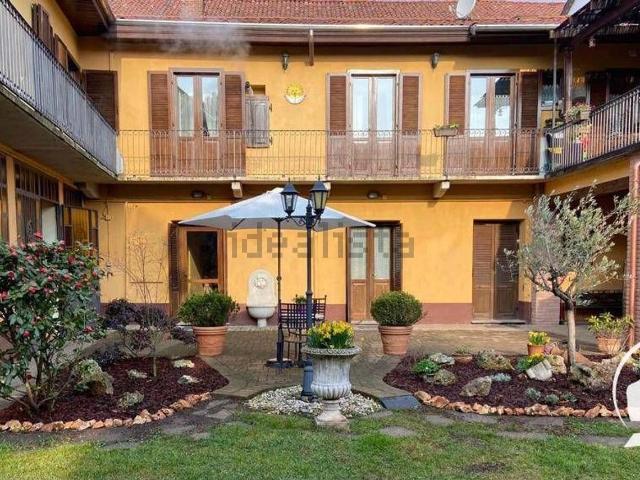 Villetta bifamiliare in vendita di 290 m² in Via Pavesio, 29