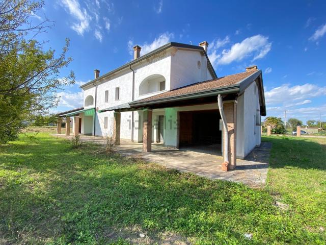 Villetta bifamiliare in vendita di 290 m² in Via Pioga