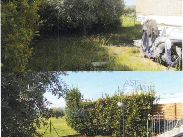 Villetta bifamiliare in vendita di 290 m² in Via Pietro Nenni, 56