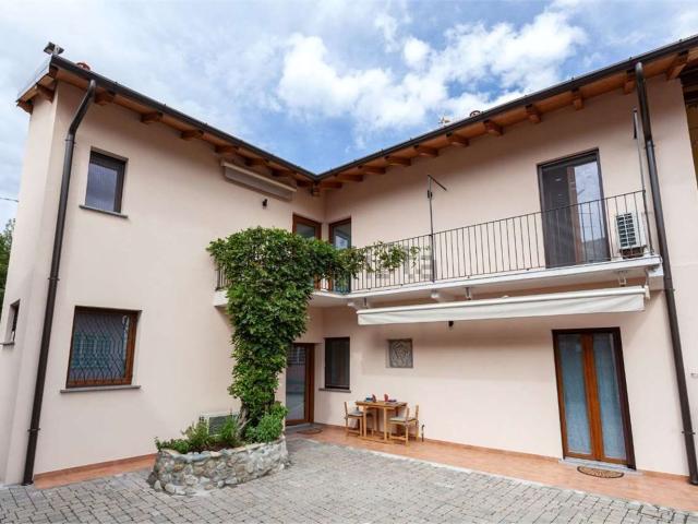 Villetta bifamiliare in vendita di 290 m² in Via Ronchi, 3