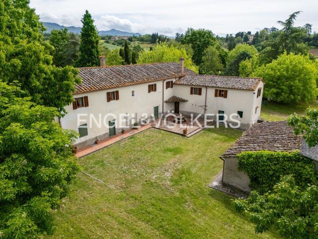 Villetta bifamiliare in vendita di 290 m² in Via Stradello di Ago