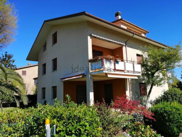 Villetta bifamiliare in vendita di 290 m²