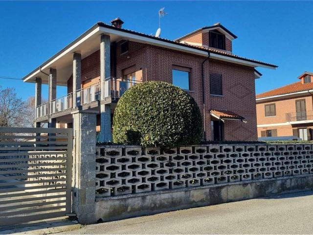 Villetta bifamiliare in vendita di 291 m² in Via Cuneo, 20