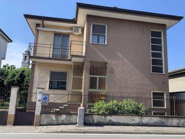 Villetta bifamiliare in vendita di 291 m² in Via Po, 13