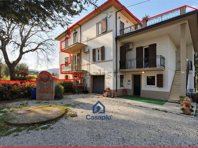 Villetta bifamiliare in vendita di 292 m² in Contrada San Carlo, 37