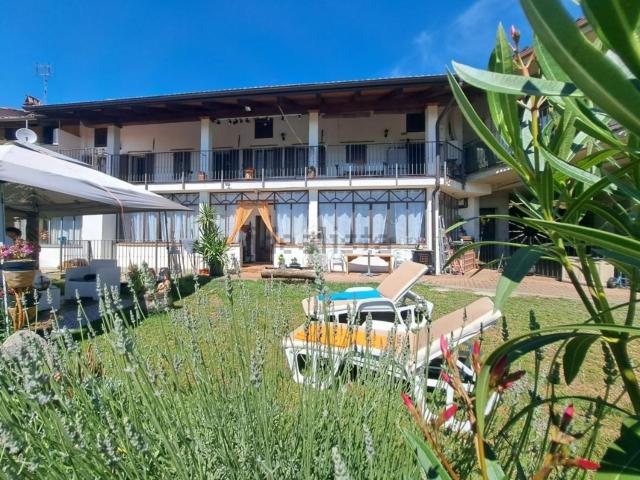 Villetta bifamiliare in vendita di 292 m² in Via Zimone, 49