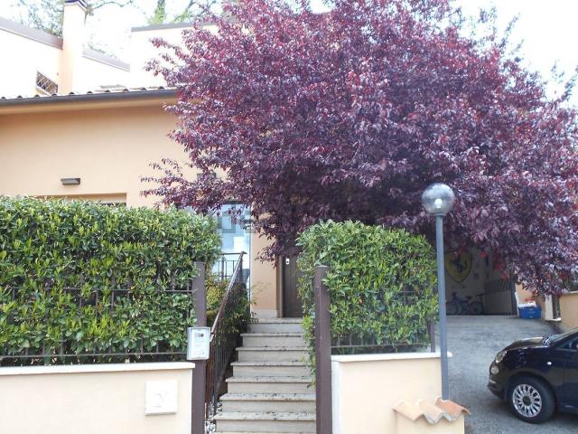 Villetta bifamiliare in vendita di 292 m² in Via Leonardo da Vinci, 2