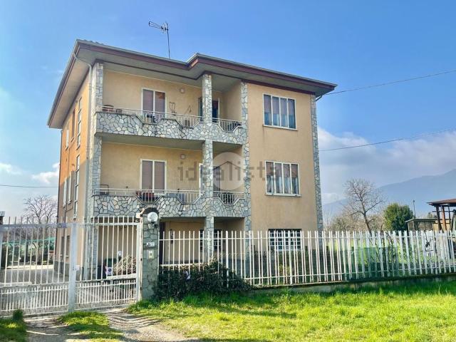 Villetta bifamiliare in vendita di 297 m² in Via Moncenisio, 199
