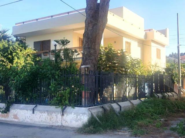 Villetta bifamiliare in vendita di 294 m² in Lungomare di Pellaro, 35