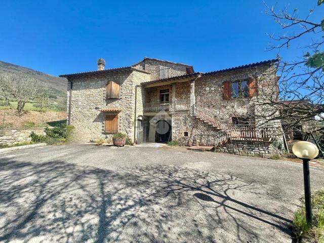 Villetta bifamiliare in vendita di 294 m² in Via Massera, 10