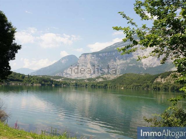 Villetta bifamiliare in vendita di 295 m² in Piazza Giuseppe Verdi, 1