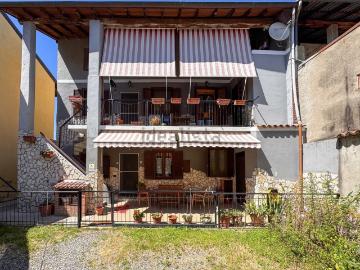 Villetta bifamiliare in vendita di 295 m² in Via Cavour, 37