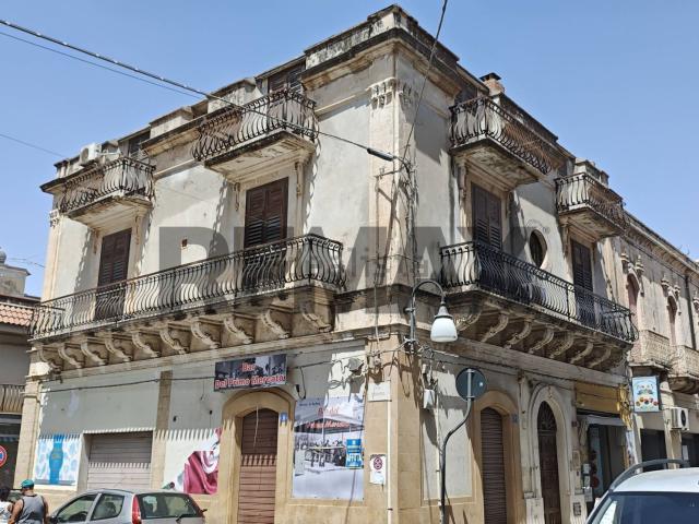 Villetta bifamiliare in vendita di 295 m² in Via Giuseppe Garibaldi, 20