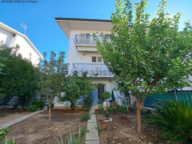 Villetta bifamiliare in vendita di 295 m²