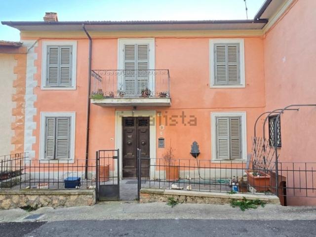 Villetta a schiera in vendita di 296 m² in Via Trento e Trieste, 3