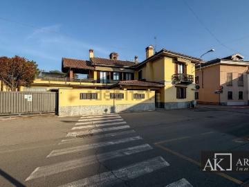 Villetta bifamiliare in vendita di 296 m² in Via Umberto I, 2