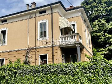 Villetta bifamiliare in vendita di 296 m² in Via Evaristo Felice dall&apos Abaco, 5