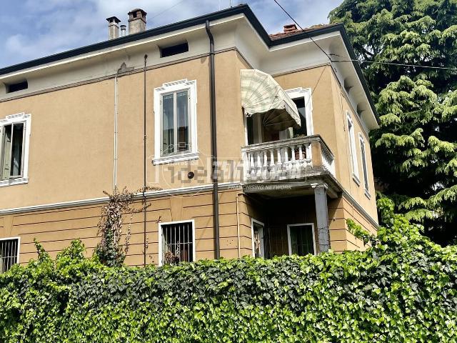 Villetta bifamiliare in vendita di 296 m² in Via Evaristo Felice dall&apos Abaco, 5