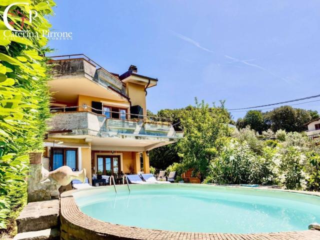 Villetta bifamiliare in vendita di 296 m² in Via Poggio ai Giubbiani, 88